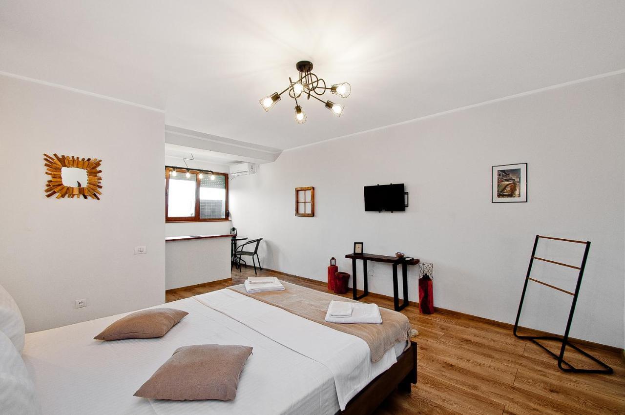 Wood&Steel Apartment Galati  Exterior photo